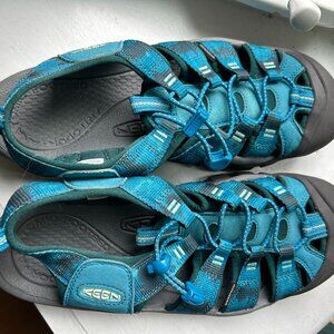 Blue tie-dye Keen sandals